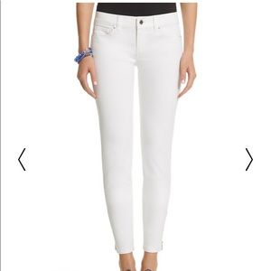 Skinny jeans in white with zipper ankle
